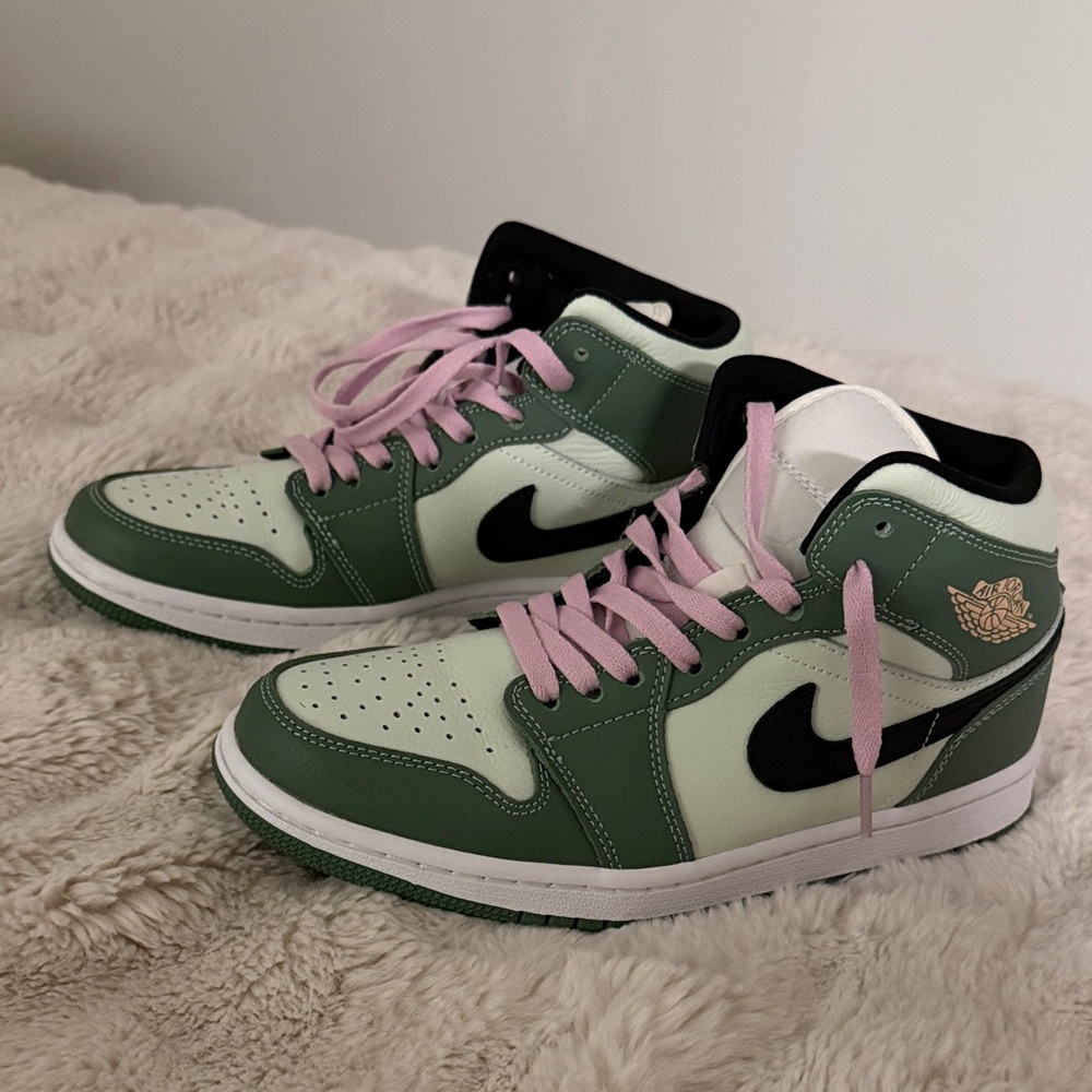 Wmns Air Jordan 1 Mid SE ‘Dutch Green’